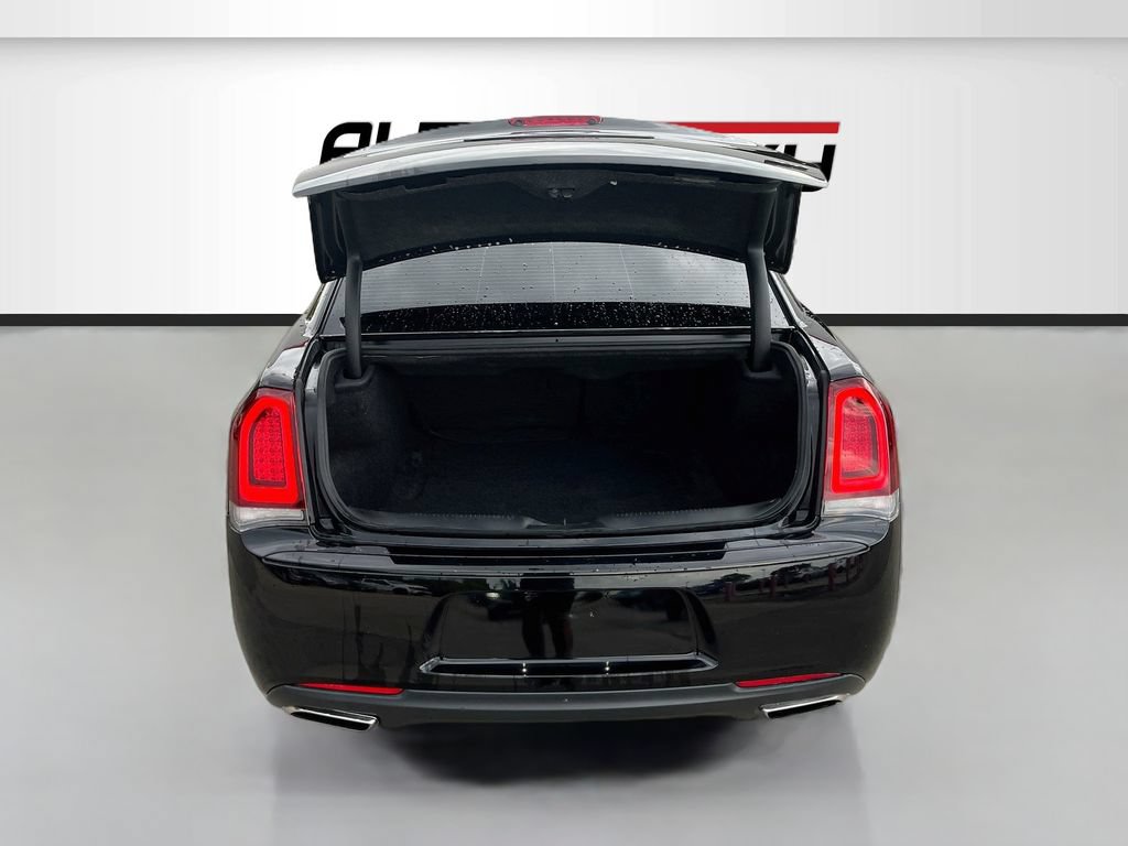 Used 2022 Chrysler 300 Touring w/ Sport Appearance Package RWD image 23