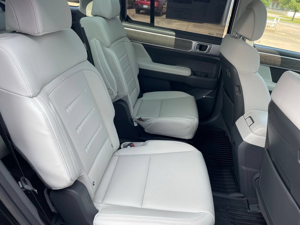 Used 2025 Hyundai Santa Fe Calligraphy AWD/4WD image 15