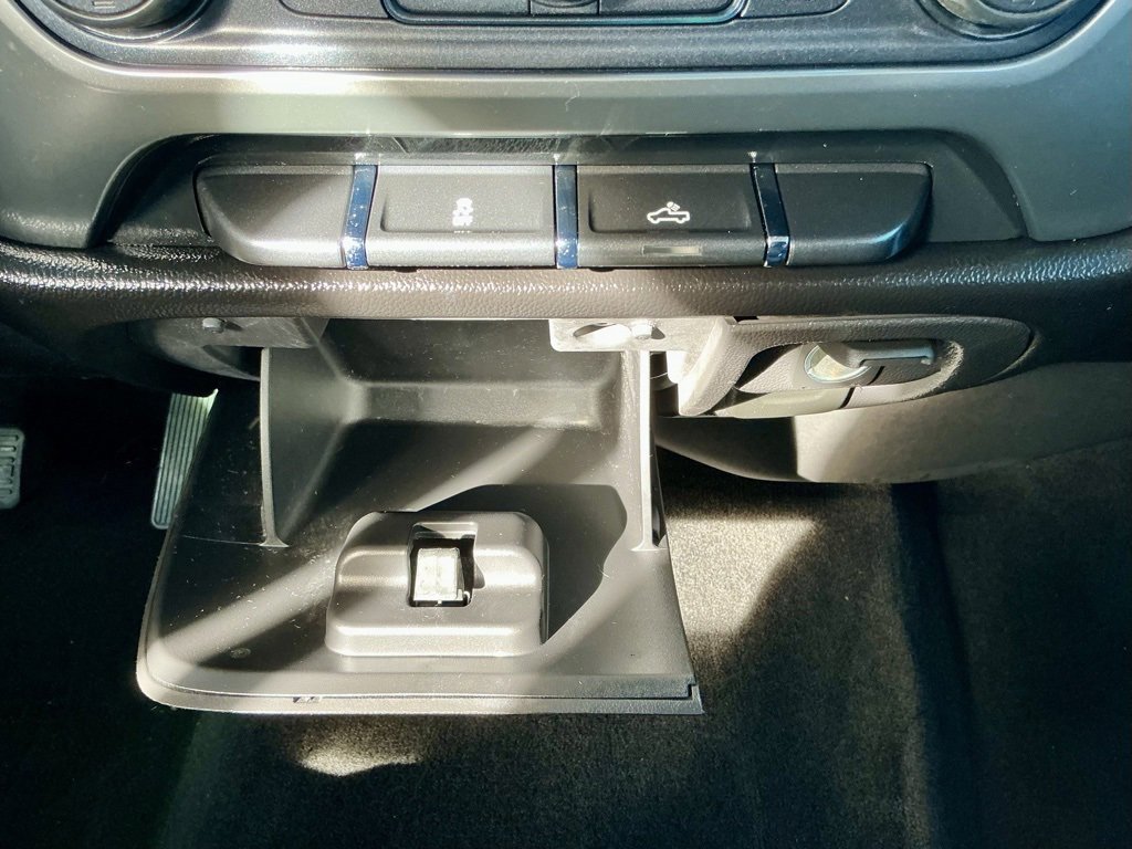 Used 2018 Chevrolet Silverado 1500 LT w/ All Star Edition image 34