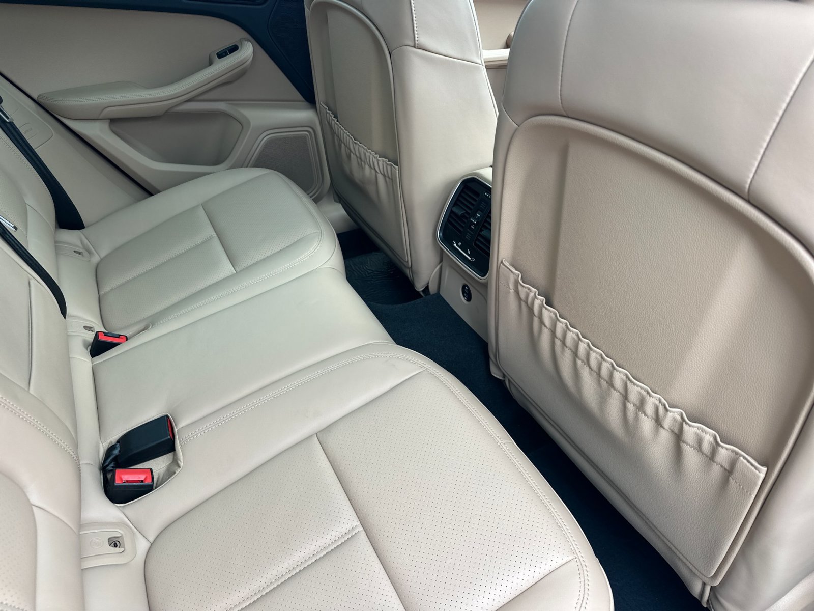 Certified 2026 Porsche Macan AWD/4WD image 24