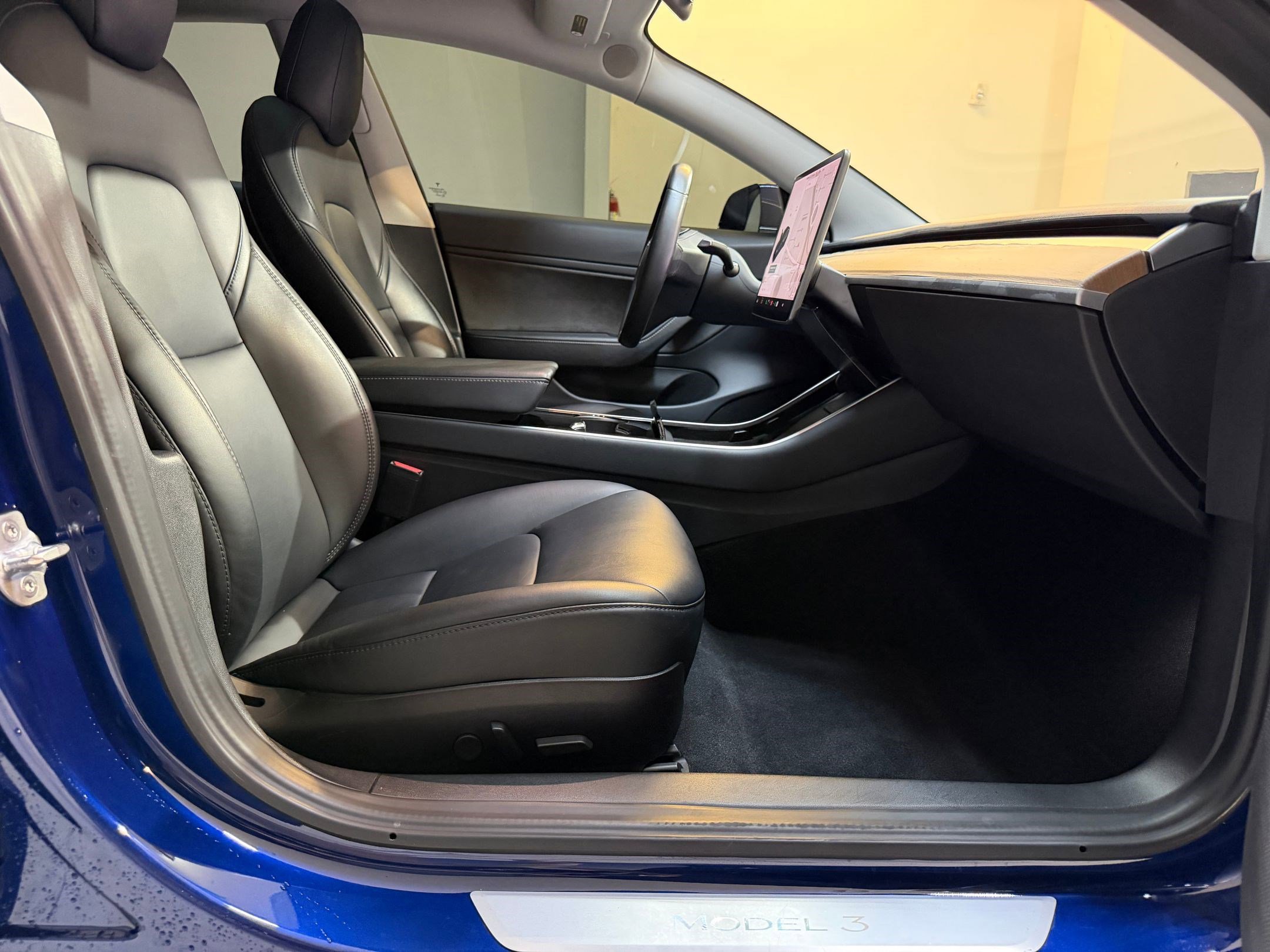 Used 2018 Tesla Model 3 Long Range RWD image 41