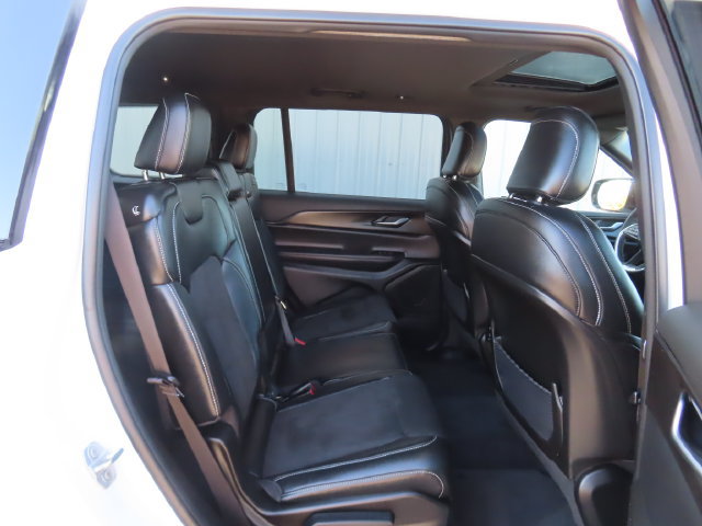 Used 2023 Jeep Grand Cherokee L Laredo AWD/4WD image 31
