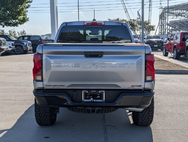 Used 2026 Chevrolet Colorado ZR2 w/ Technology Package AWD/4WD image 7