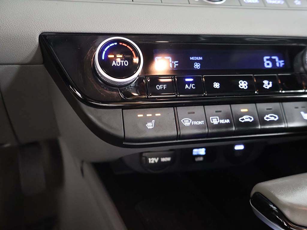 Used 2025 Hyundai Elantra SEL FWD image 49