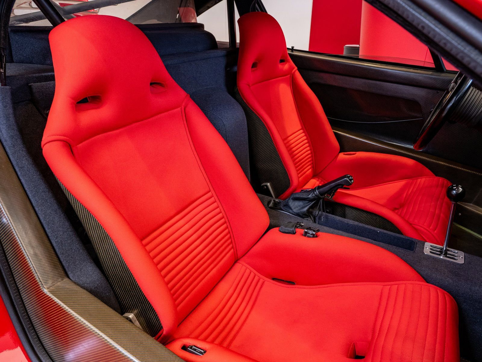 Used 1990 Ferrari F40 RWD image 19