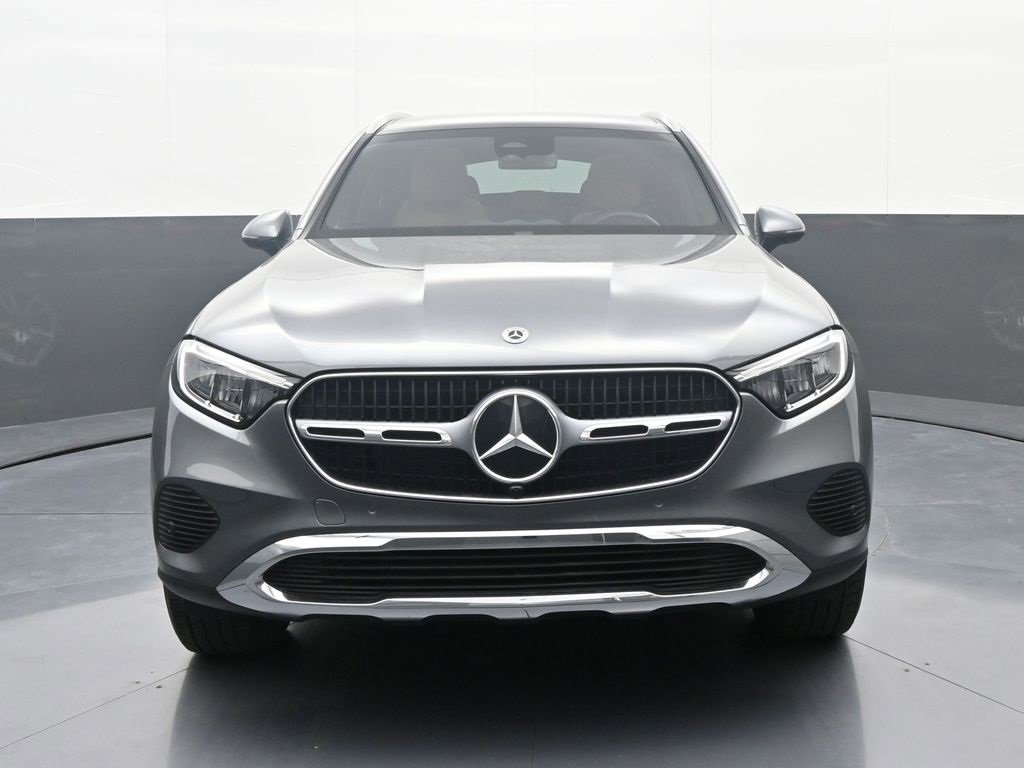 Used 2023 Mercedes-Benz GLC 300 4MATIC image 2