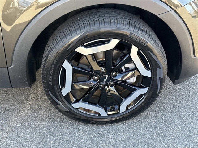 Used 2023 Kia Telluride EX w/ EX Captain's Chair Package image 7