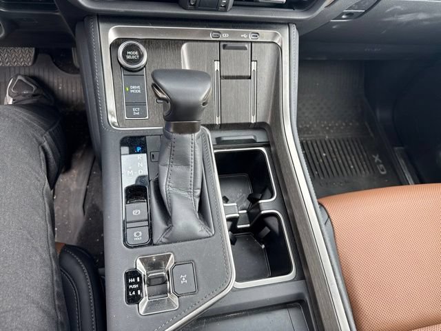 Used 2025 Lexus GX 550 w/ Accessory Package (2T) AWD/4WD image 20