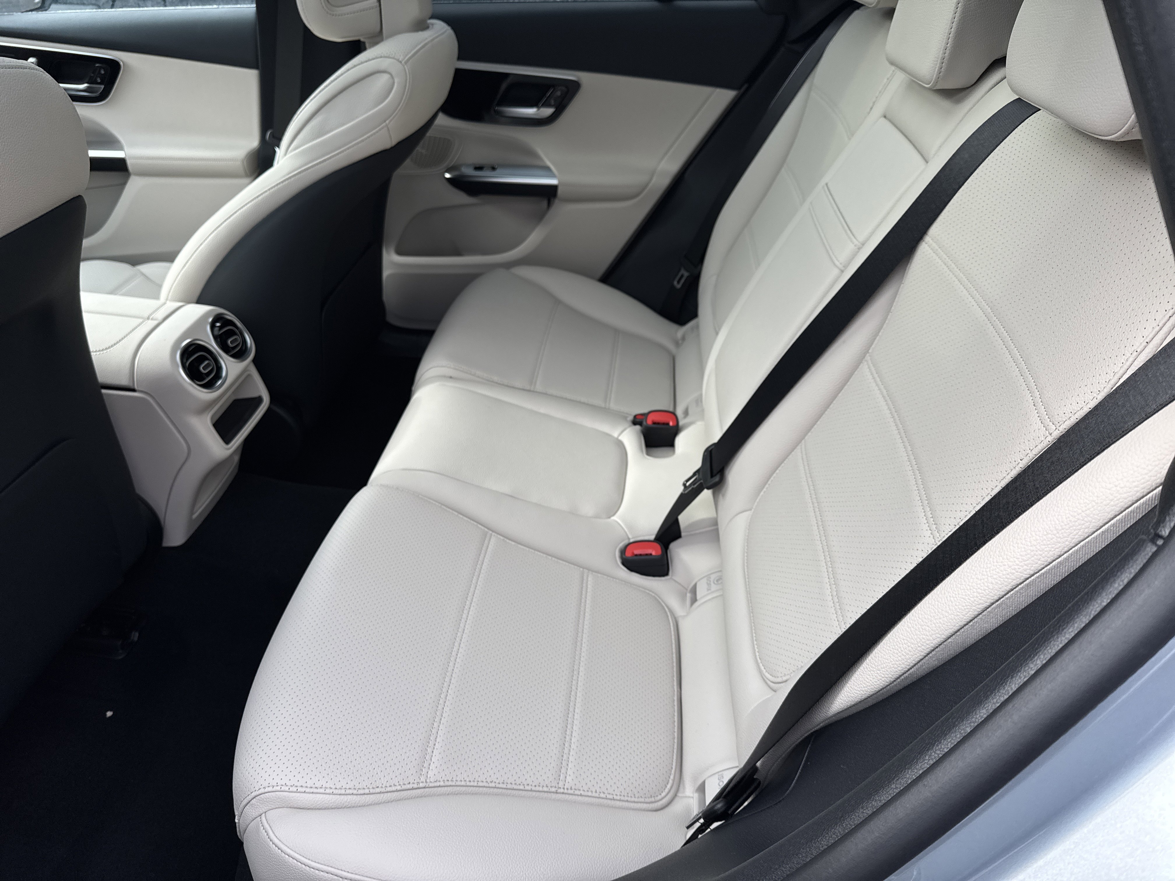 Used 2026 Mercedes-Benz GLC 300 4MATIC image 23