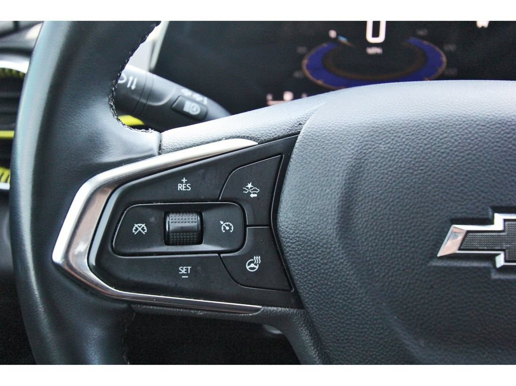 Used 2025 Chevrolet Trax ACTIV w/ Sunroof Package FWD image 15