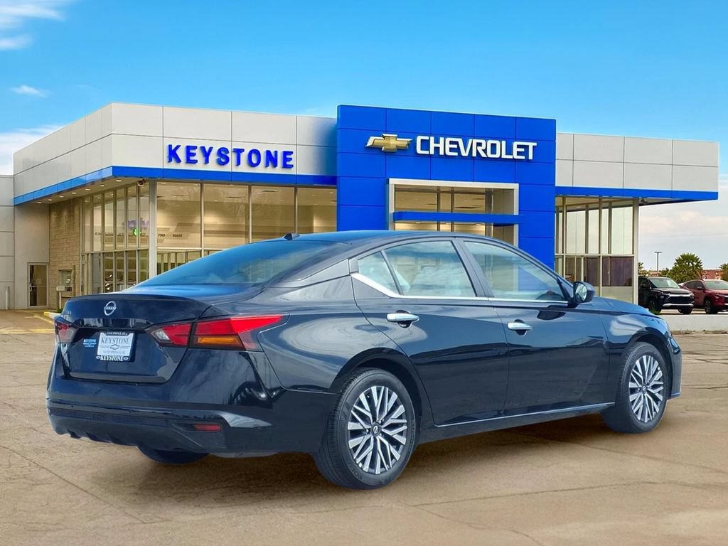 Used 2025 Nissan Altima 2.5 SV FWD image 7