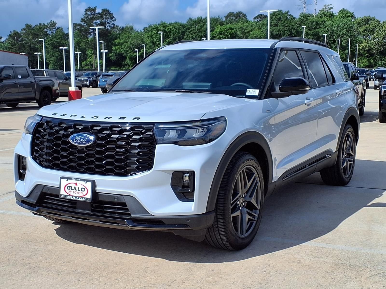 Used 2026 Ford Explorer ST-Line w/ ST-Line Street Pack RWD image 3