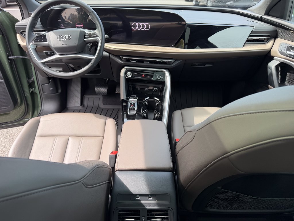Used 2025 Audi Q5 Premium w/ Convenience Package AWD/4WD image 20
