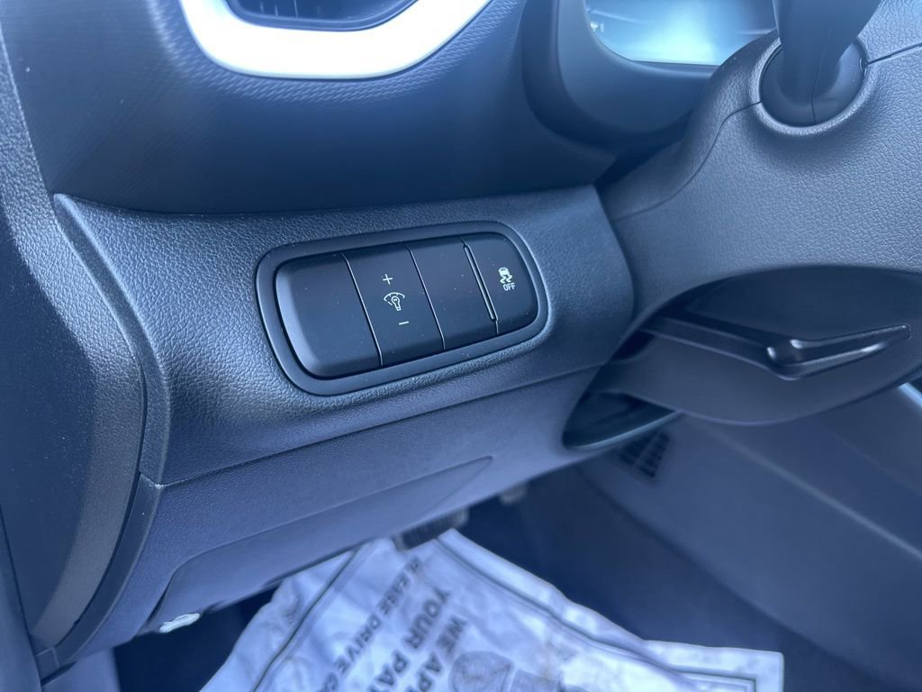 Used 2025 Hyundai Venue Limited image 11