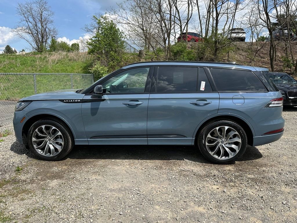 New 2026 Lincoln Aviator AWD image 2