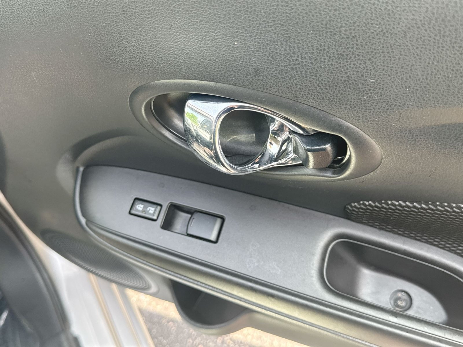 Used 2018 Nissan Versa SV FWD image 32