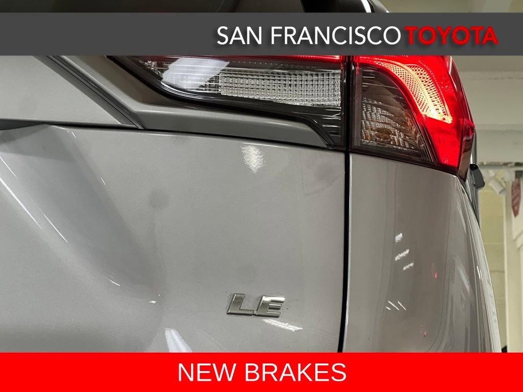Used 2021 Toyota RAV4 LE image 10