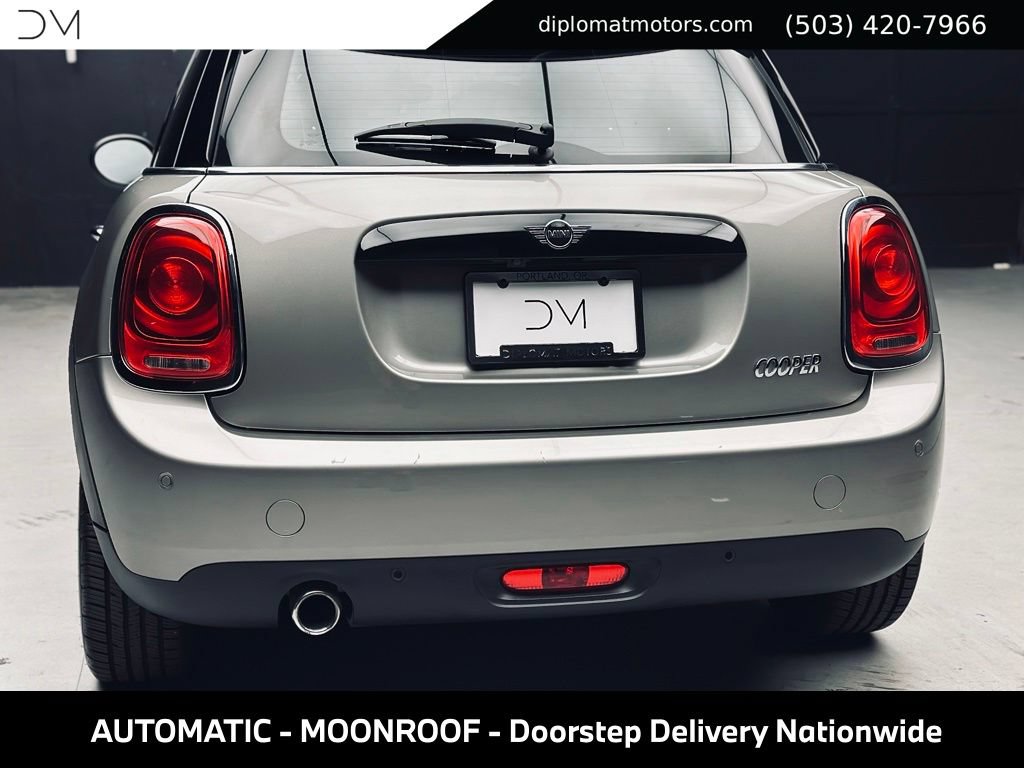 Used 2019 MINI Cooper 4-Door Hardtop w/ Signature Upholstery Package FWD image 16