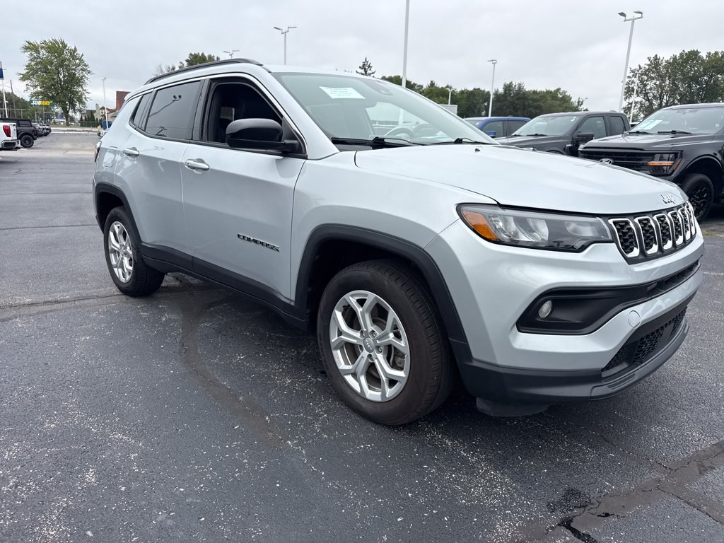 Used 2024 Jeep Compass Latitude AWD/4WD image 4
