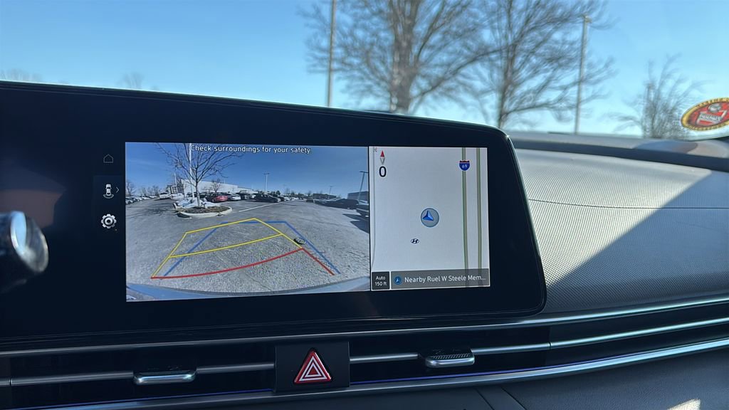 Used 2025 Hyundai Elantra SEL image 22