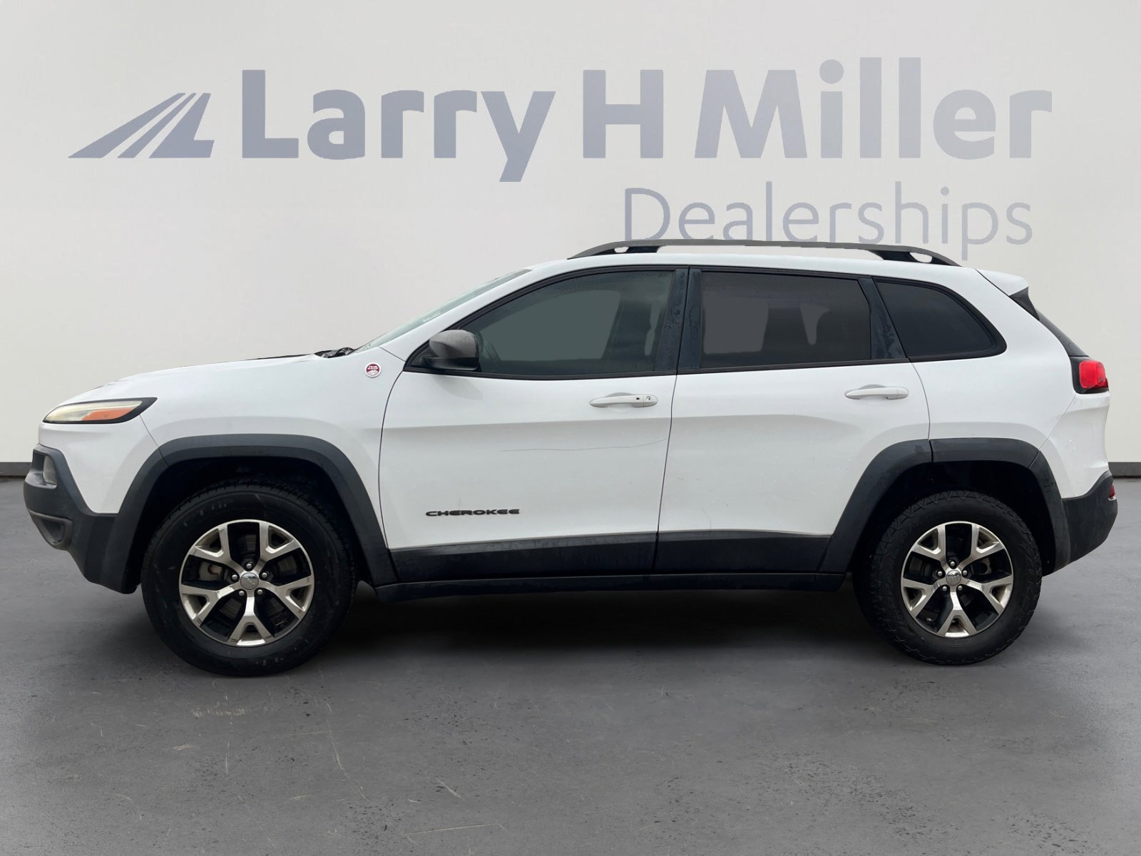 Used 2016 Jeep Cherokee Trailhawk w/ Comfort/Convenience Group image 2