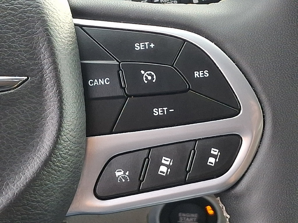 Used 2023 Chrysler Pacifica Touring-L FWD image 21
