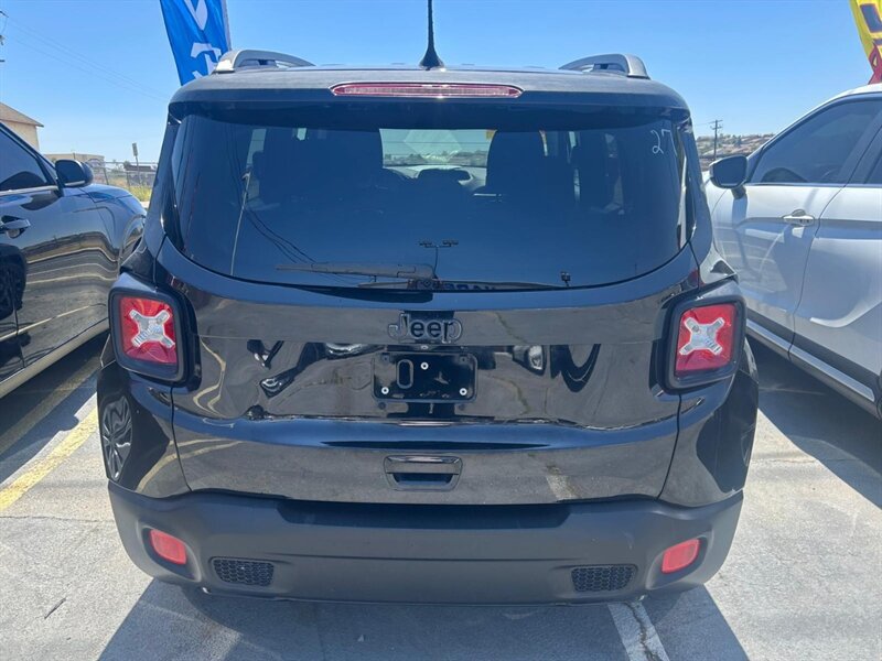Used 2018 Jeep Renegade Altitude FWD image 7