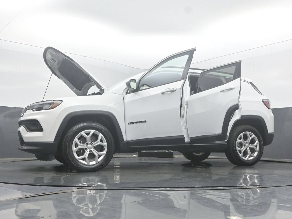 Used 2024 Jeep Compass Latitude AWD/4WD image 61