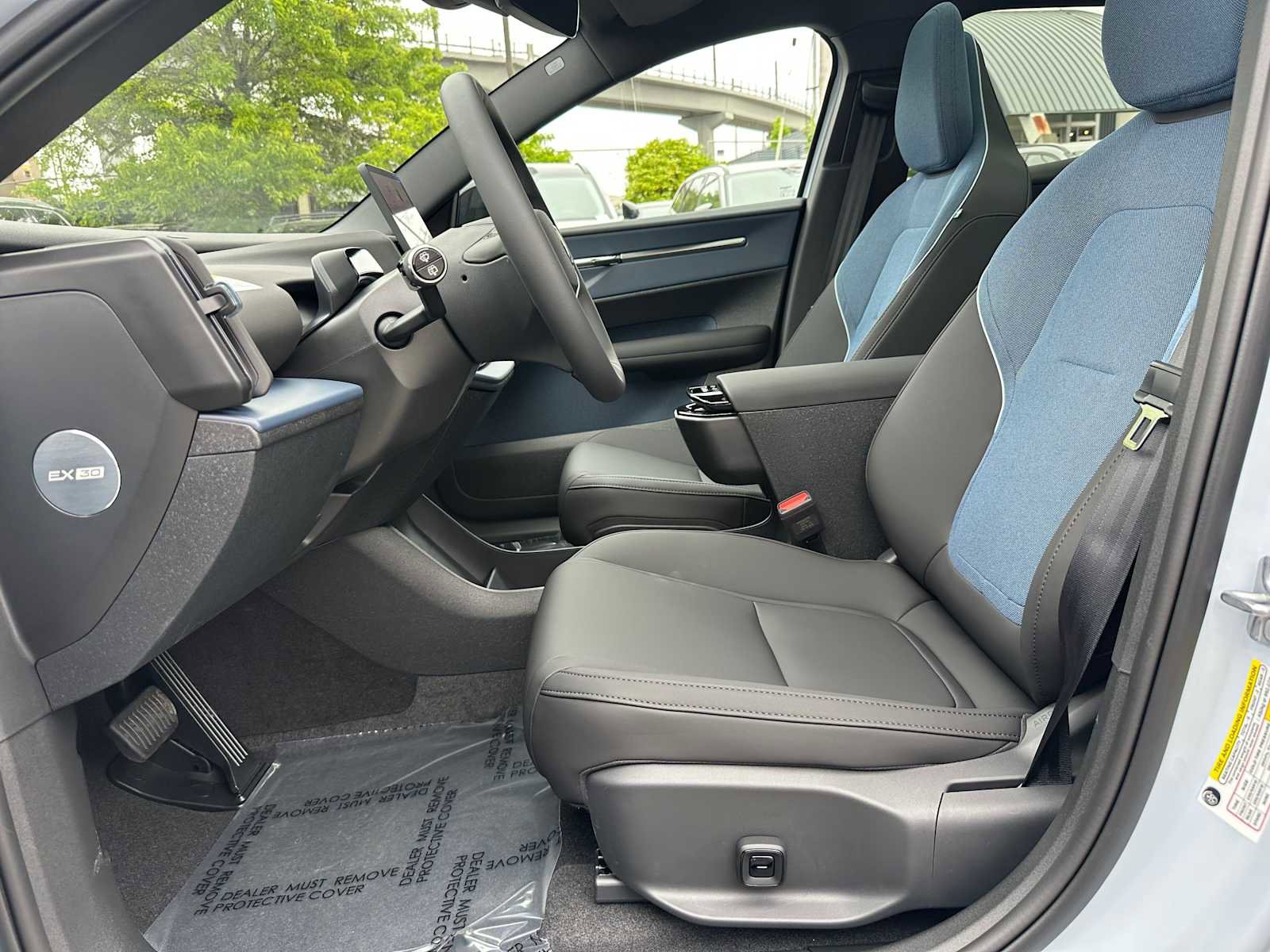 New 2026 Volvo EX30 Cross Country Ultra w/ Protection Package Premier AWD/4WD image 19