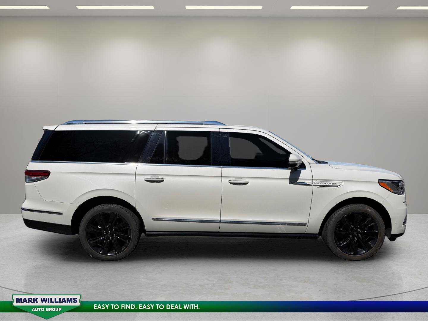 Used 2024 Lincoln Navigator L Reserve image 2