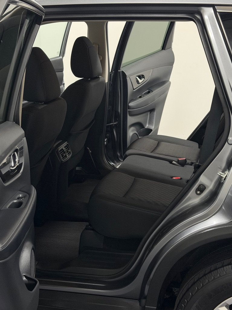 Used 2018 Nissan Rogue SV AWD/4WD image 9