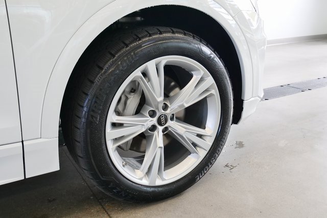 Used 2023 Audi Q8 Premium image 8