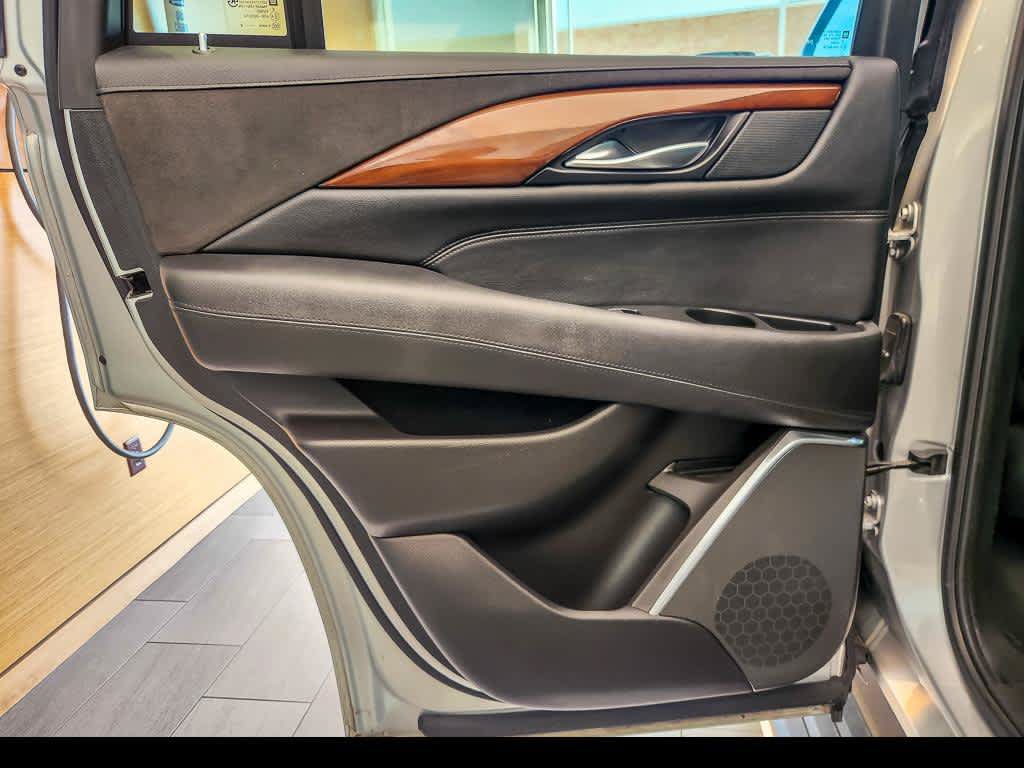 Used 2018 Cadillac Escalade Premium Luxury AWD/4WD image 21
