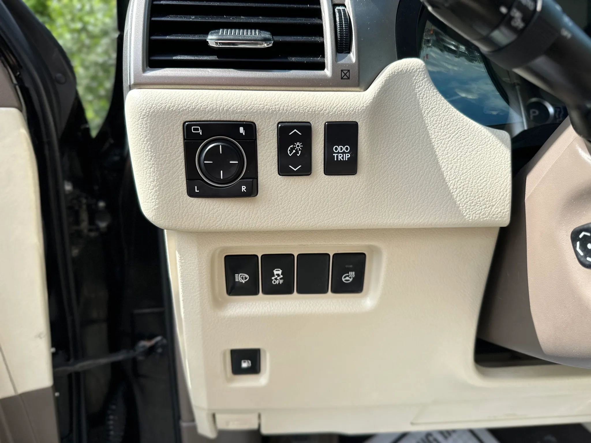 Used 2014 Lexus GX 460 Luxury w/ Driver Support Package AWD/4WD image 48