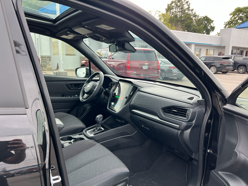Used 2025 Subaru Forester Premium AWD/4WD image 12
