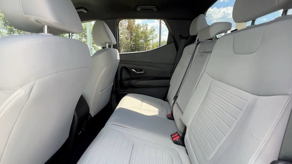 Used 2025 Hyundai Santa Cruz SE image 36