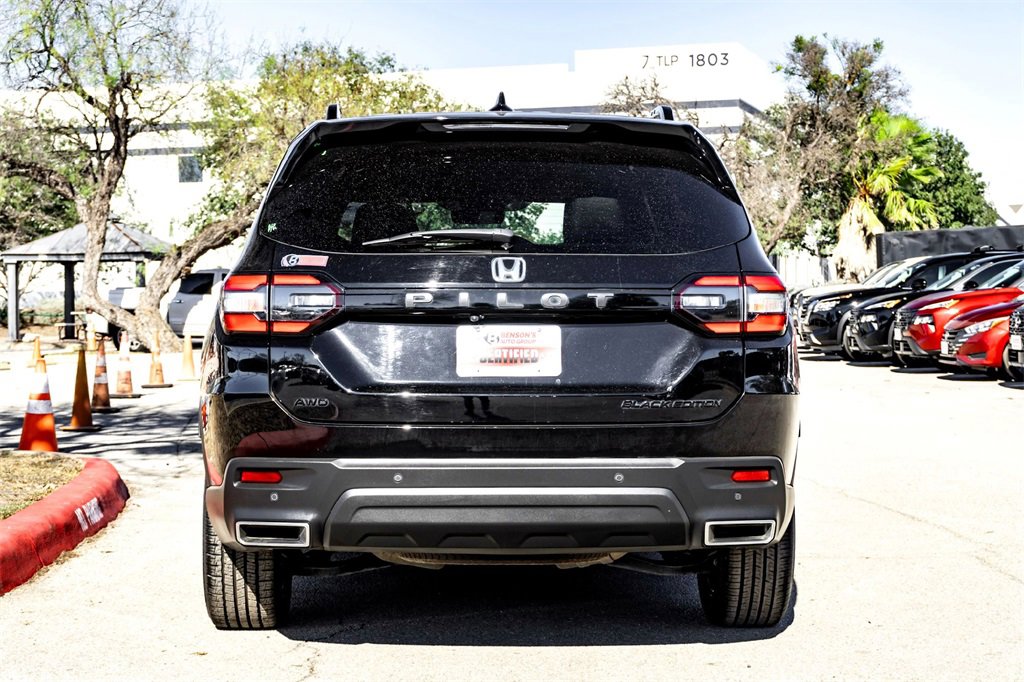 Used 2025 Honda Pilot Black Edition image 6