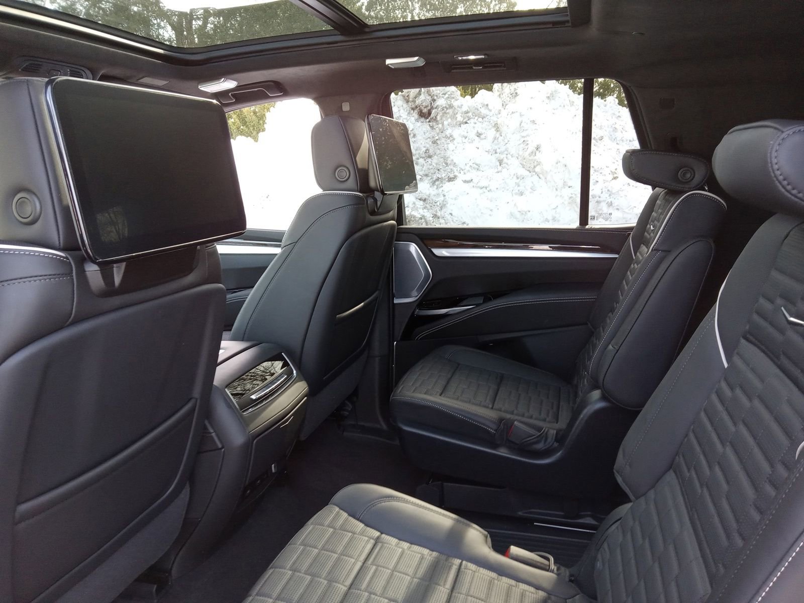 Used 2025 Cadillac Escalade Sport Platinum w/ LPO, ONYX Package image 24