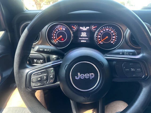 Used 2018 Jeep Wrangler Unlimited Sport AWD/4WD image 16