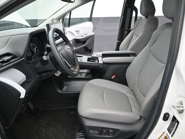 Used 2025 Toyota Sienna XLE w/ XLE Plus Package image 10