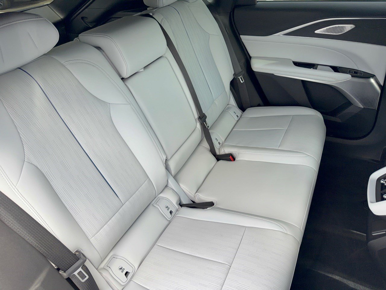 Used 2024 Cadillac Lyriq Luxury RWD image 29