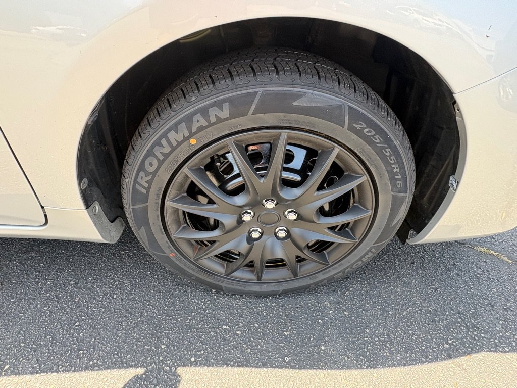 Used 2013 Toyota Corolla LE FWD image 18