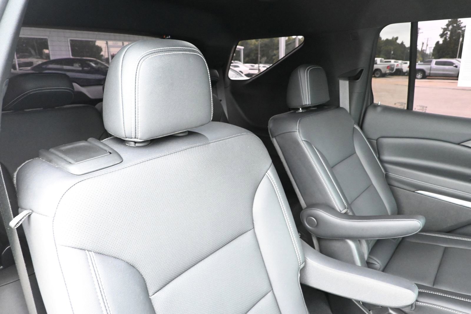Used 2025 Chevrolet Traverse LT FWD image 38