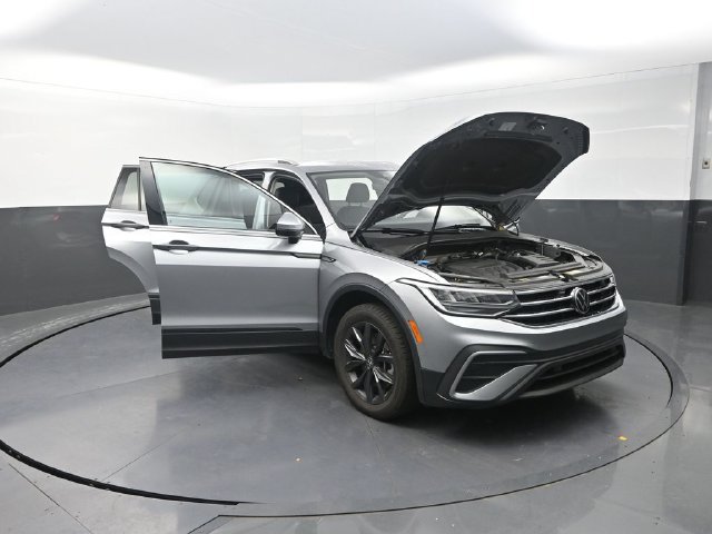 Used 2023 Volkswagen Tiguan SE FWD image 39
