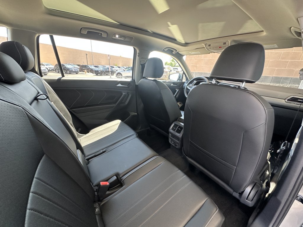 Used 2022 Volkswagen Tiguan SE w/ Panoramic Sunroof Package AWD/4WD image 40
