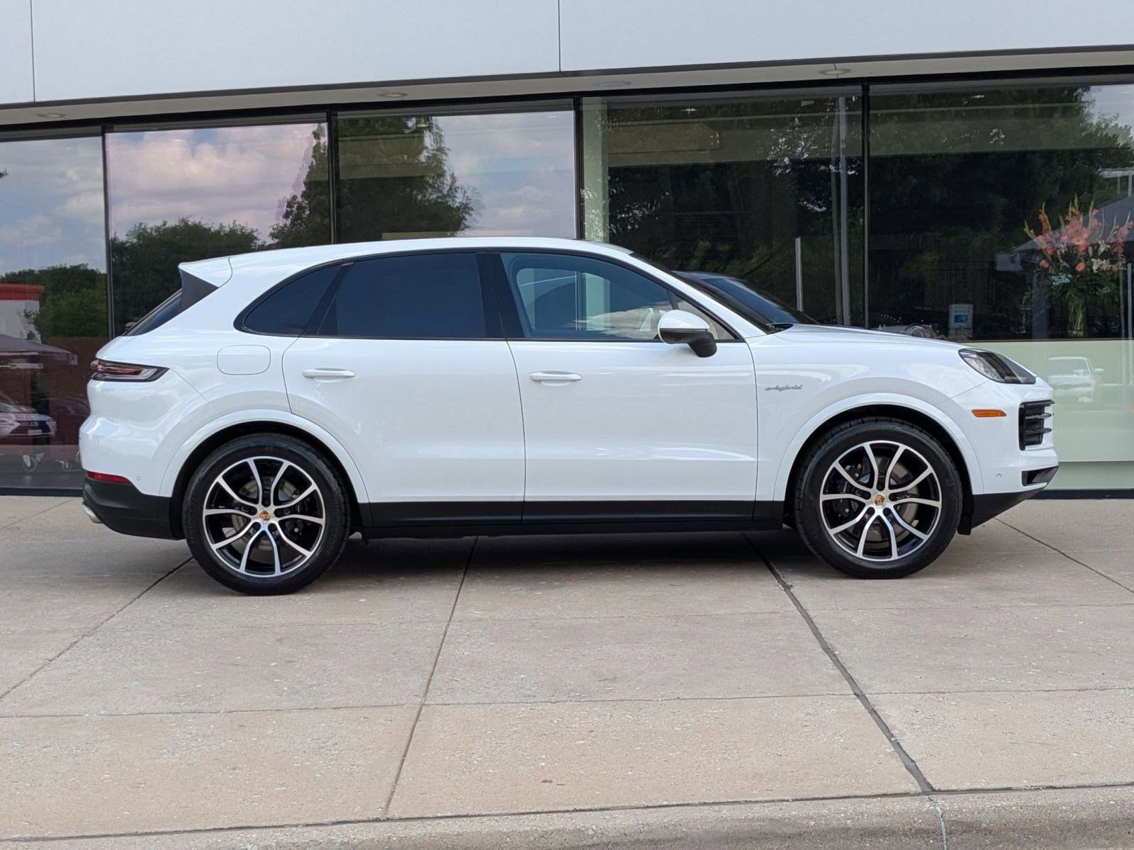 Certified 2025 Porsche Cayenne E-Hybrid image 8