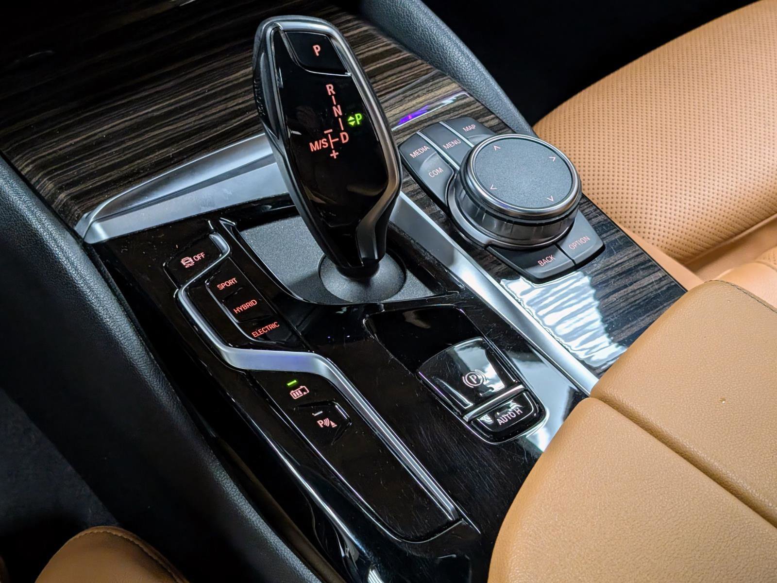 Used 2023 BMW 530e w/ Convenience Package image 26