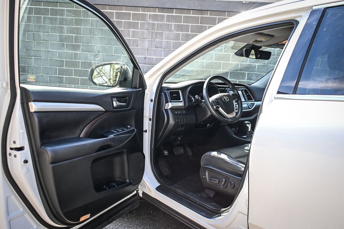 Used 2019 Toyota Highlander XLE AWD/4WD image 7