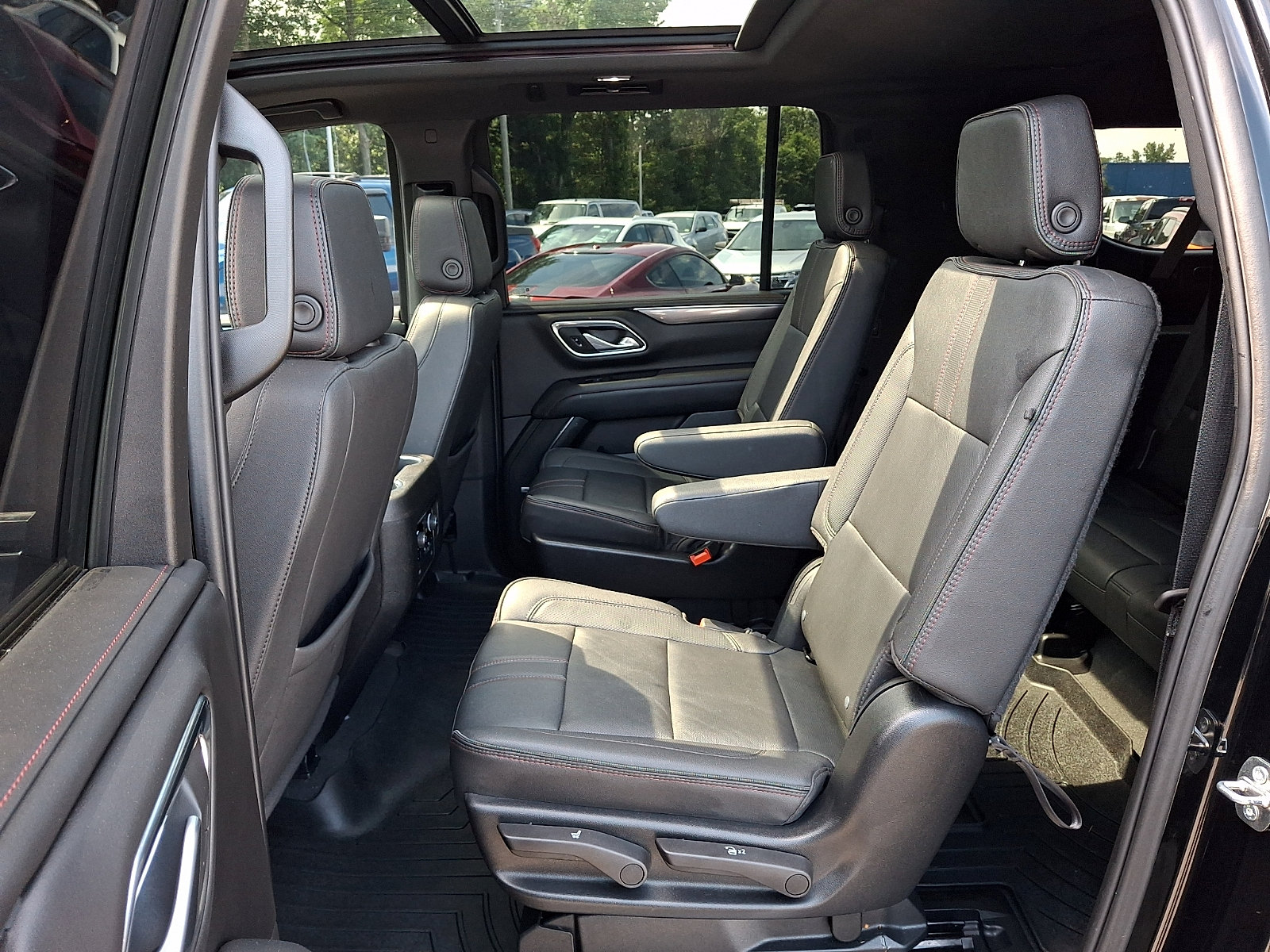 Certified 2024 Chevrolet Suburban RST w/ Luxury Package AWD/4WD image 11