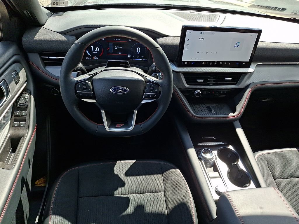 Used 2025 Ford Explorer ST image 2